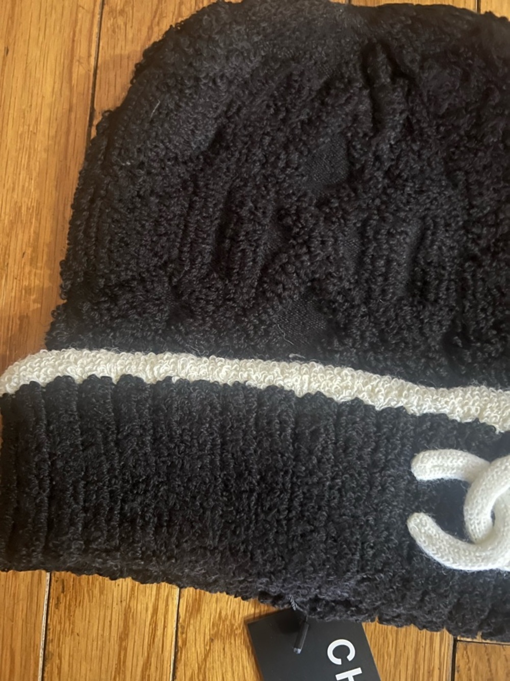 Chanel Black and white knitted Beanie - Picture 3 of 5